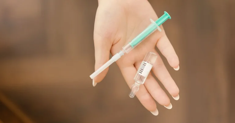 Vitamin B12 and Vitamin D Injections: A Naturopathic Approach to Energy, Mood, and Mental Health Support